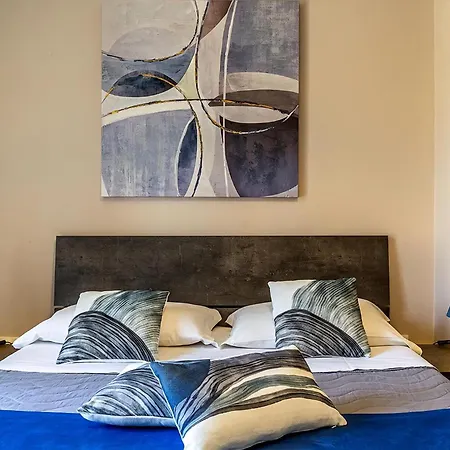 Desiderio Apartment *